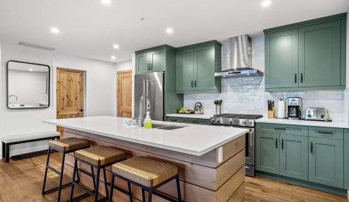 402 - 2 Bedroom Elevated Condo
