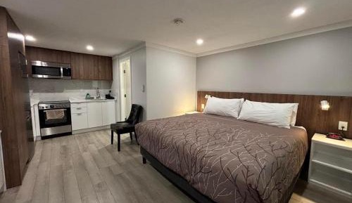 Deluxe King Suite