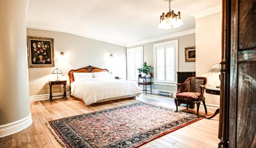 Pavilion King Suite 