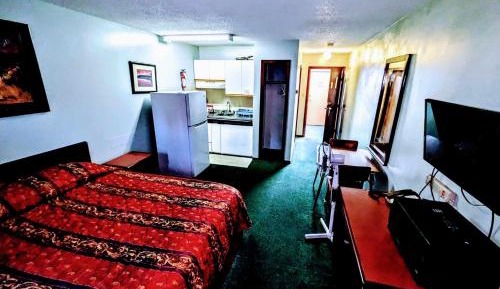 Deluxe Queen Suite