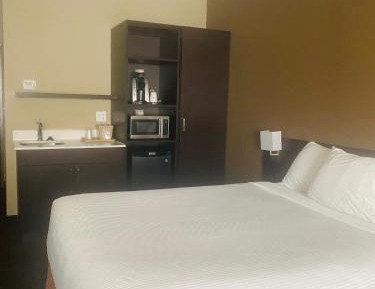 One-Bedroom Queen Suite - Non-Smoking