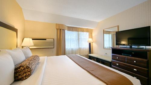 King Suite - Non-Smoking