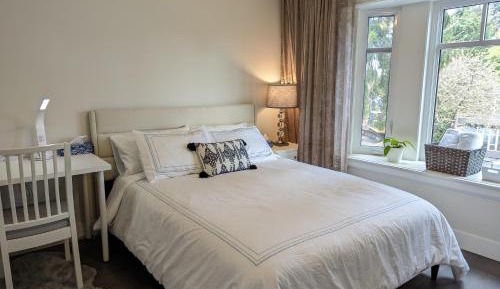 Queen Room with Shared Bathroom
