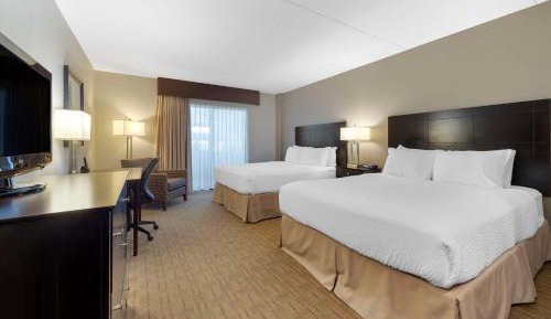 Queen Room with Two Queen Beds - Non-Smoking/Poolside