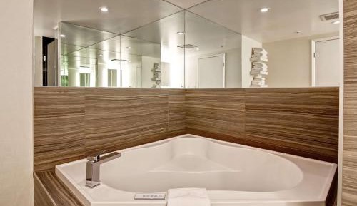 Deluxe King Room with Whirpool - Non-Smoking