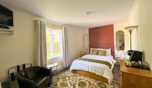 Standard Queen Room