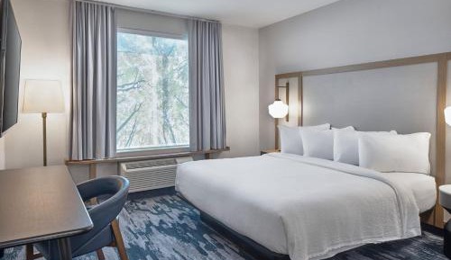 King Room with Roll-In Shower - Mobility Access/Hearing Accessible