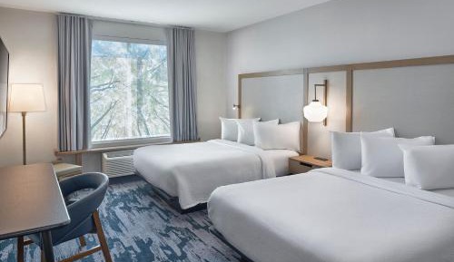 Queen Room with Two Queen Beds - Hearing Accessible