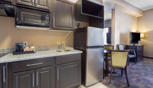 Queen Room with Two Queen Beds and Kitchenette