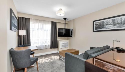 Grand Suite, 1 Queen Bed, Sofa Bed, Kitchenette
