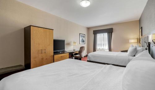 Queen Room with Two Queen Beds and Kitchenette - Non-Smoking/Pet-Friendly