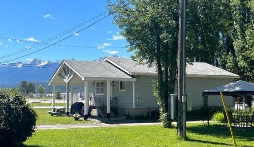 Three-Bedroom Cottage 10