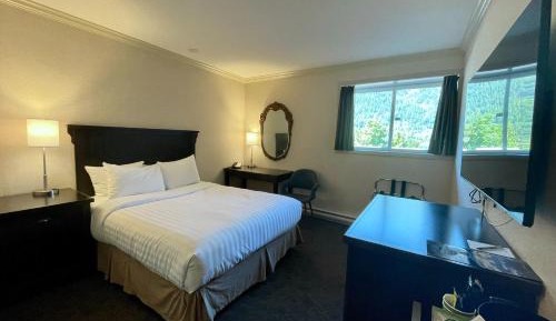 Queen Room