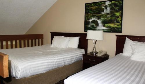 Queen StudioSuite with Two Queen Beds and Ocean View - Non-Smoking