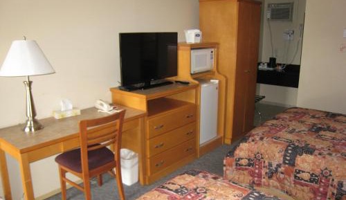 Queen Studio with Two Queen Beds - Non-Smoking