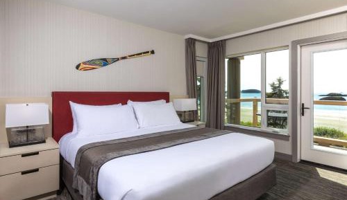 King Suite with Sofa Bed, Balcony, Fireplace and Kitchen - Non-Smoking