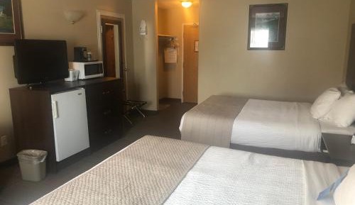 Queen Room with Two Queen Beds - Non-Smoking