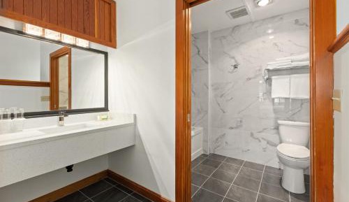 Two Queen Garden View Room (Pet-Friendly)