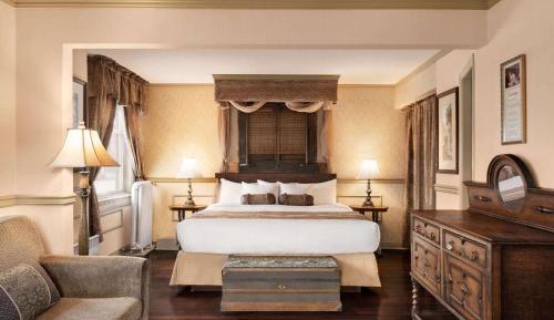 One-Bedroom King Suite - Non-Smoking