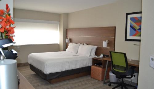 Queen Room - Disability Access with Roll-in Shower