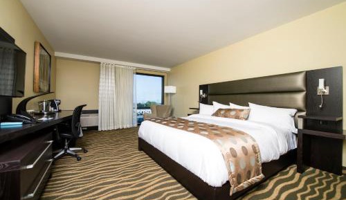 King Room with River View - Disability Access - Non-smoking