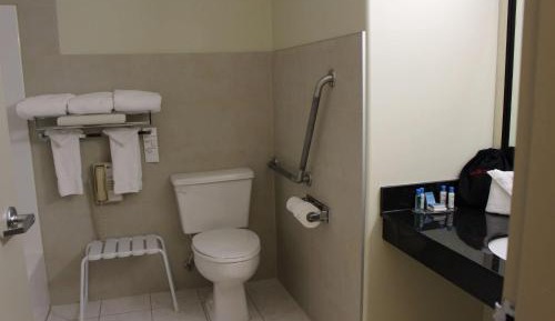 Junior Queen Suite - Non-Smoking