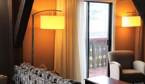 Three-Bedroom Queen Suite with Ocean View - Non-Smoking