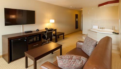 Deluxe King Suite with Hot Tub