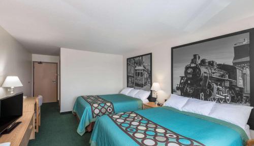 Queen Room with Two Queen Beds - Non-Smoking