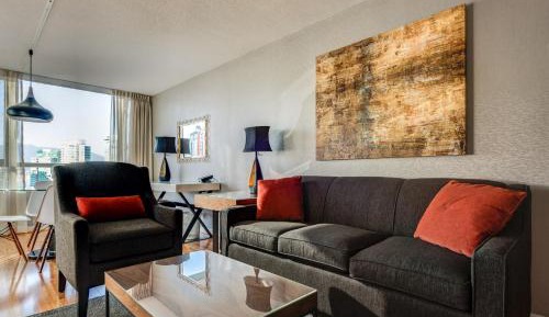 Executive Two-Bedroom Suite with 1 King and 2 Twins