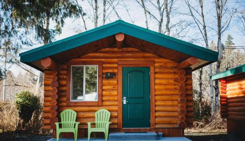 Log Cabin with one queen and one futon
