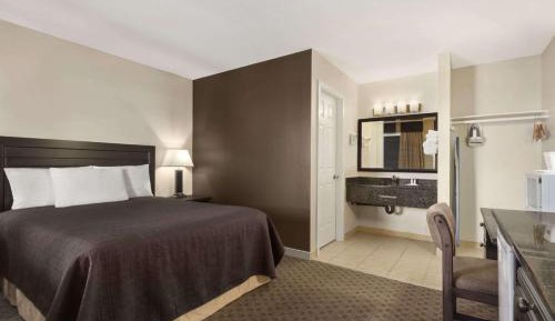 Queen Room