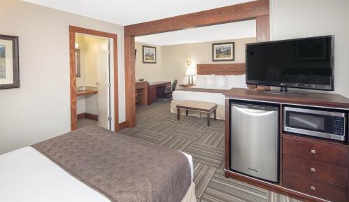 Studio Suite with One King Bed, One Queen Bed & One Sofa Bed - Non-Smoking - Ground Floor