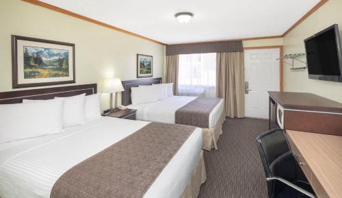 Studio Suite - Two Queen Beds with Kitchen - Non-Smoking - Ground Floor