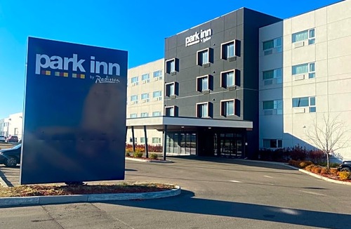Leduc Hotel | Park Inn by Radisson, Leduc, AB