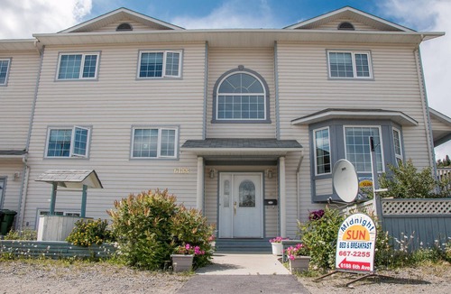 Whitehorse Hotel | Midnight Sun Inn