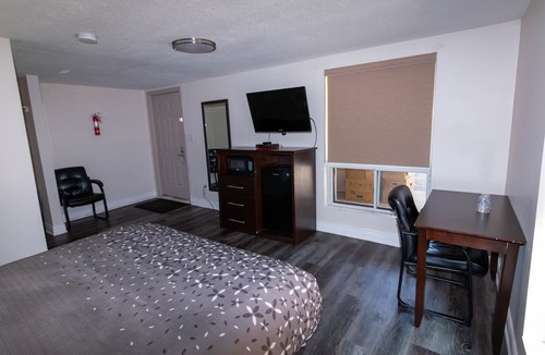 Angus Hotel | Borden Inn & Suites