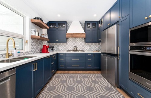 Etobicoke House | Super Lux Designer Co-Living, Hot Tub, Movie Theatre, Tesla Charger, Fireplaces