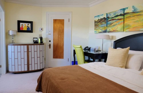 Montebello House | Manoir Chamberland (Adults Only, No Pets)