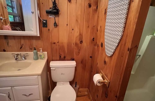Mount Vernon House | Quiet three bedroom lakefront retreat with over an acre, and 250 feet lakefront!