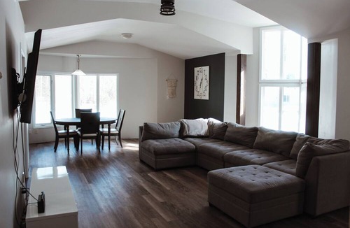 Prince George House | Spacious 4 Bedroom, 3 Bath Family & Dog-Friendly