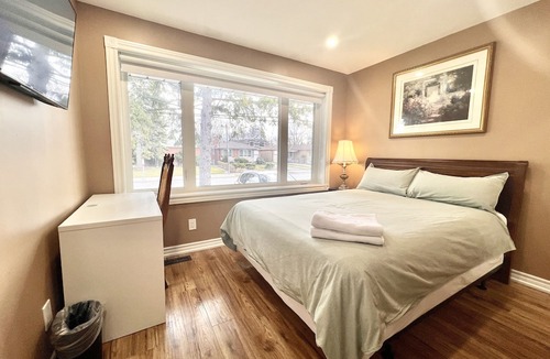 Newtonbrook House | Renovated Rooms 10-min to Finch Subway Near Yonge St