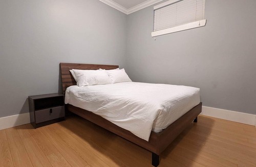 Marpole House | Cozy Home with New Furniture! Steps away from Downtown/UBC/Airport/Richmond