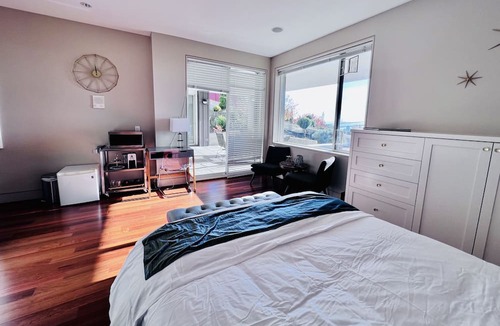 West Vancouver Apartment | Ocean View Luxury Suit Room With Patio