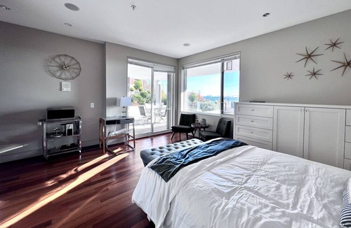 West Vancouver Apartment | Ocean View Luxury Suit Room With Patio