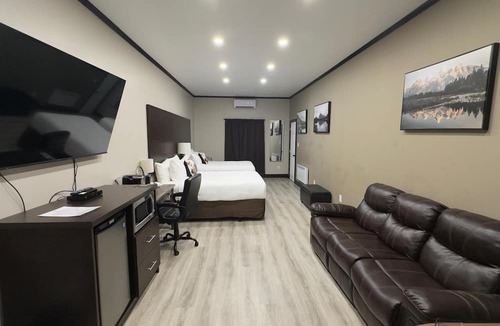 Beresford Hotel | Motel 7 Inn & Suites