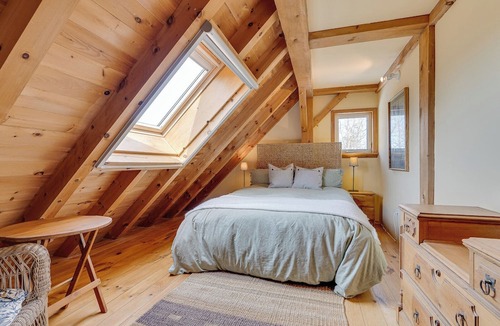 Mono Cottage | Peaceful retreat on 10 acres of wildflowers and trees, beside Mono Cliffs park.
