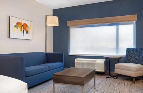 Saint Thomas Hotel | Holiday Inn Express & Suites St.Thomas by IHG