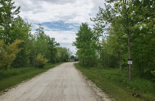 North Ridge House | FAMILY- 2 Bedroom with upper loft with Waterfall, Horse ranch