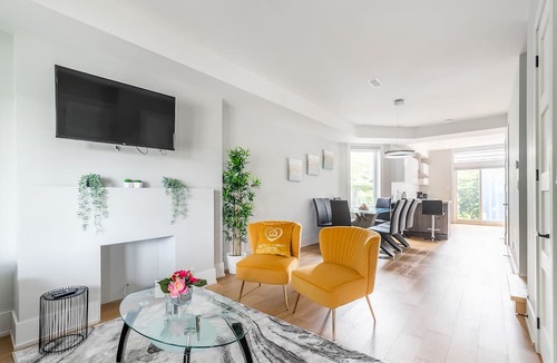 Little Italy Apartment | GLOBALSTAY. Fancy Downtown Apartments